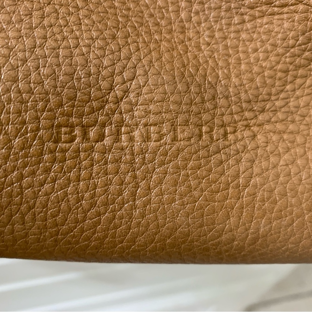Burberry Ashby caramel hobo bag + pouch. Great for everyday and work. - Picture 10 of 13